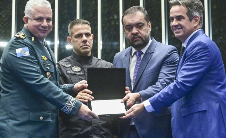 congresso-homenageia-policiais-mortos-durante-a-operacao-contencao