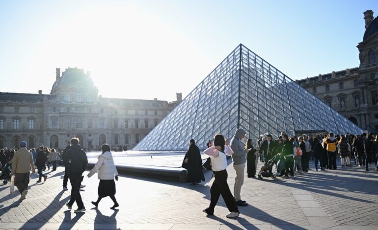 ingresso-do-louvre-vai-ficar-mais-caro-para-visitantes-nao-europeus;-confira