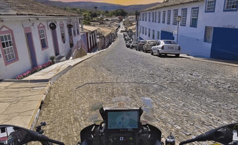 cachoeiras,-trilhas-e-eventos:-conheca-roteiros-turisticos-para-se-fazer-de-moto-em-goias