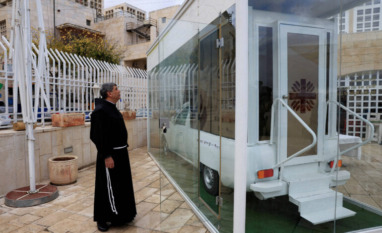 papamovel-de-francisco-e-transformado-em-clinica-movel-para-criancas-de-gaza