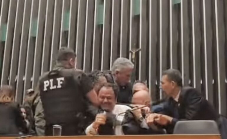 entidades-condenam-retirada-da-imprensa-na-camara