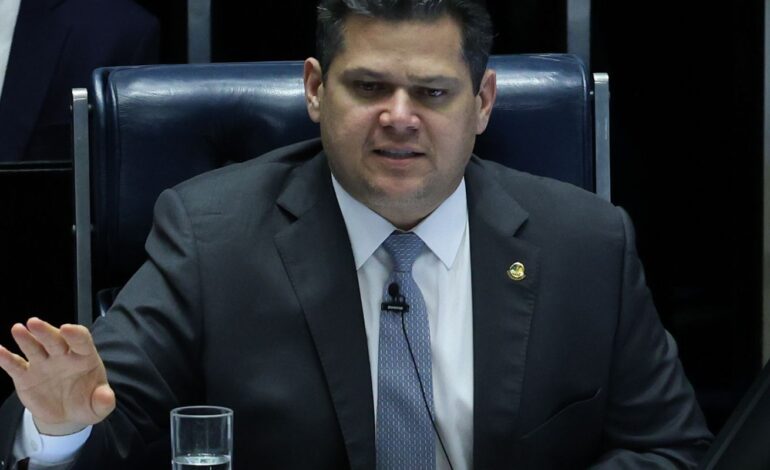 alcolumbre-envia-pl-da-dosimetria-para-ccj;-relator-e-espiridiao-amim
