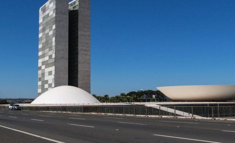 Senado pede ao STF para suspender liminar do impeachment de ministros