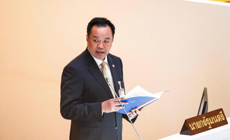 premie-da-tailandia-pede-dissolucao-do-parlamento-e-amplia-crise-politica