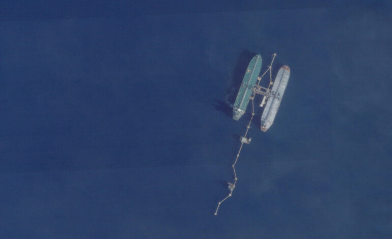 petroleiro-capturado-pelos-eua-perto-da-venezuela-sera-levado-a-porto-americano,-diz-casa-branca