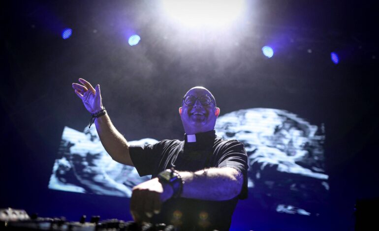 video-viral-com-papa-leao-14-torna-‘padre-dj’-celebridade-em-portugal;-veja