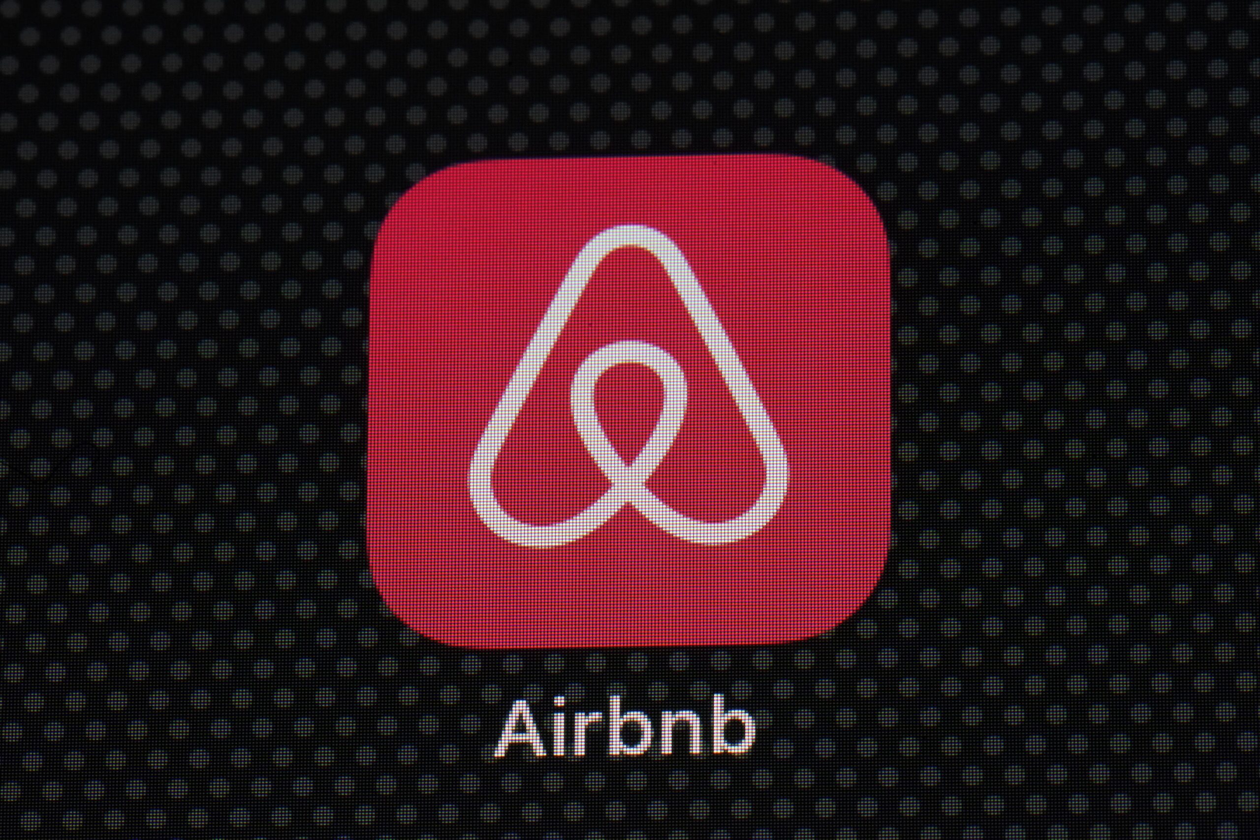 Governo espanhol multa Airbnb em 64 milhões de euros por anúncios ilegais de residências turísticas