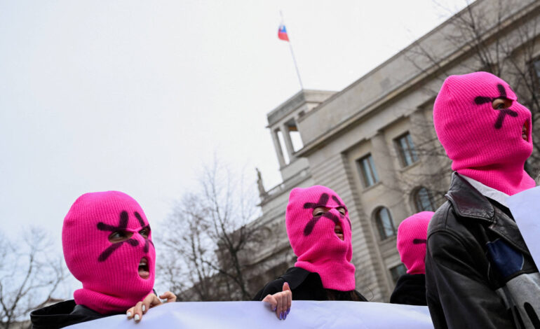 banda-punk-pussy-riot-e-declarada-organizacao-extremista-na-russia