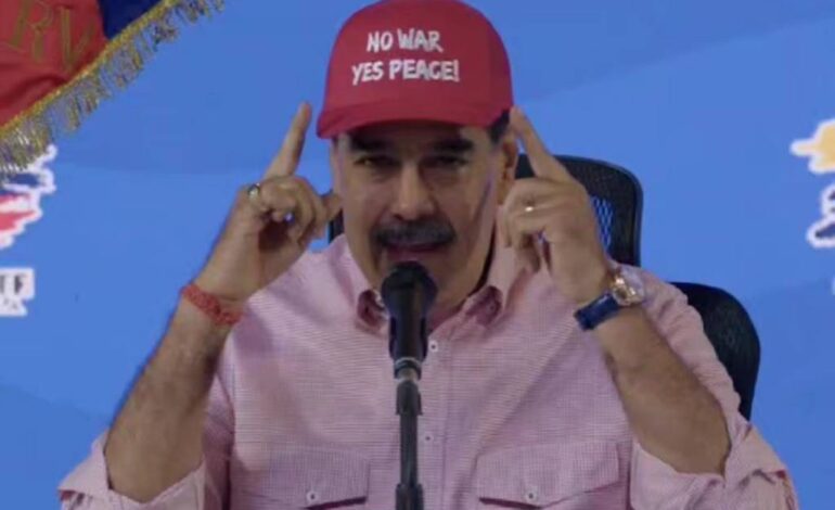 maduro-usa-bone-‘no-war,-yes-peace’-e-compartilha-remix-do-jingle-contra-guerra;-veja-video