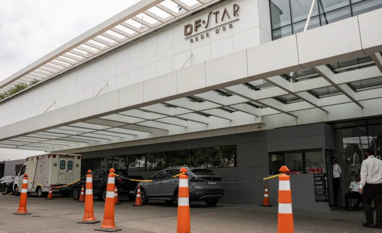 Bolsonaro passa por cirurgia após crise de soluço