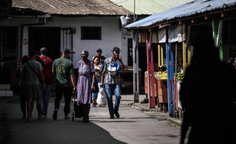 homem-mata-4-adultos-e-5-criancas-a-facadas-no-suriname,-diz-policia
