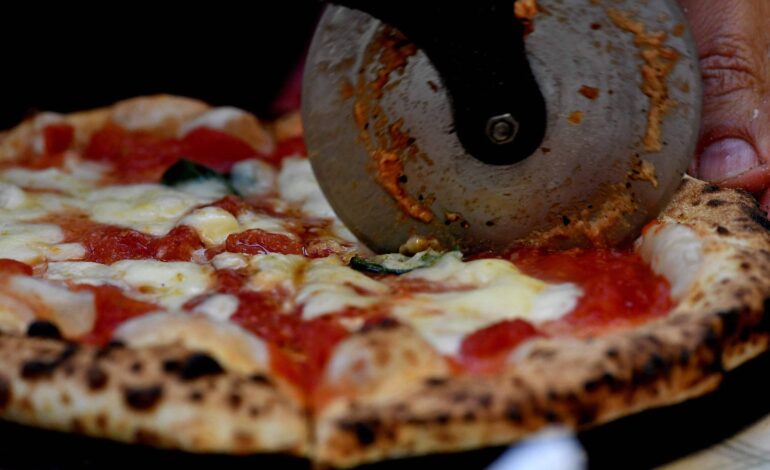 qual-a-relacao-entre-aumento-nos-pedidos-de-pizza-e-tensao-geopolitica?-veja-video