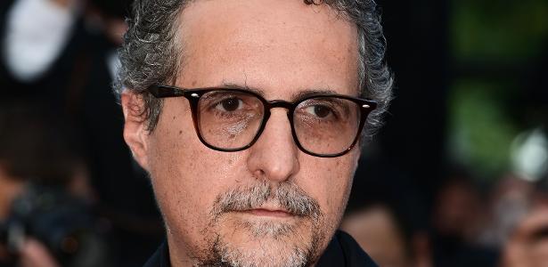 diretor-de-‘o-agente-secreto’-critica-entrega-de-premio-no-tapete-vermelho