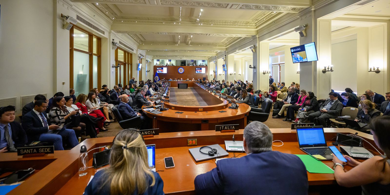 Reunião da OEA sobre Venezuela expõe divisão política no continente