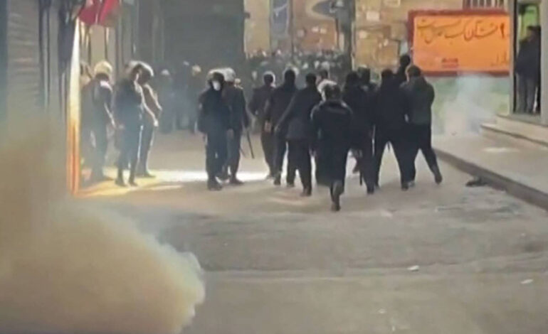protestos-se-espalham-pelo-ira-e-regime-aumenta-repressao;-veja-video