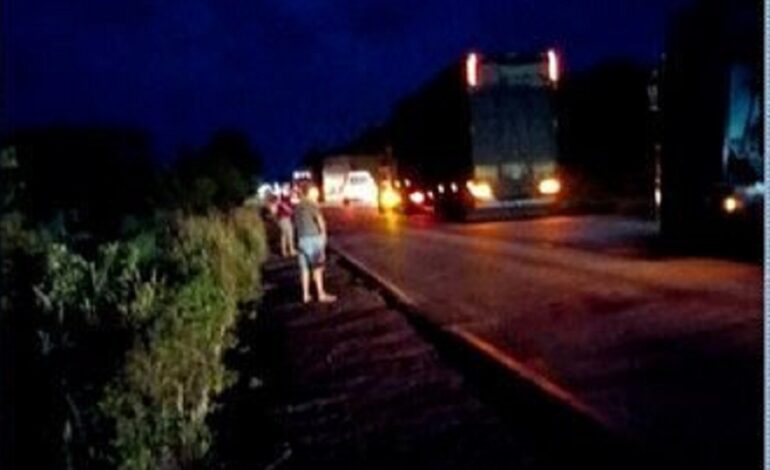 mulher-morre-apos-acidente-entre-moto-e-caminhonete-na-br-153