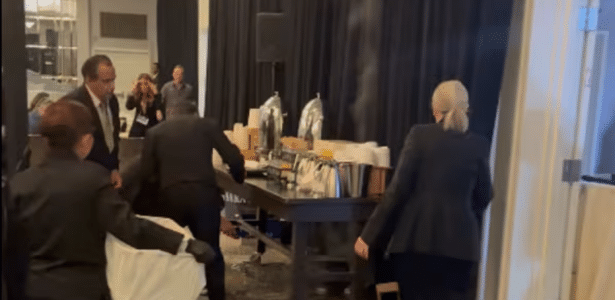 funcionarios-se-mobilizam-para-conter-incendio-no-globo-de-ouro;-veja