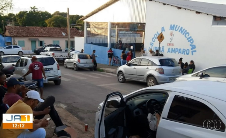 pais-dormem-em-fila-para-garantir-matriculas-de-filhos-no-interior-do-tocantins; video