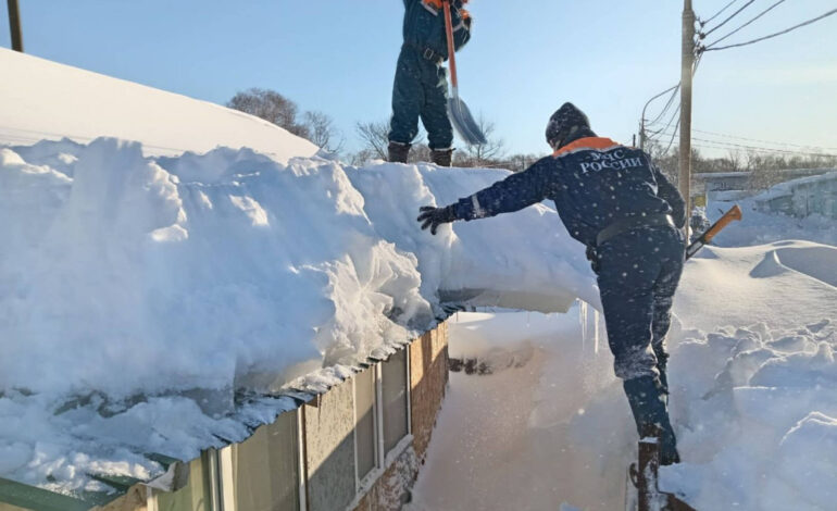 nevascas-historicas-matam-duas-pessoas-e-deixam-carros-soterrados-no-leste-da-russia