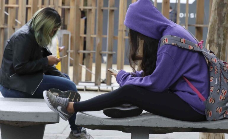 reino-unido-estuda-proibicao-de-redes-sociais-para-criancas