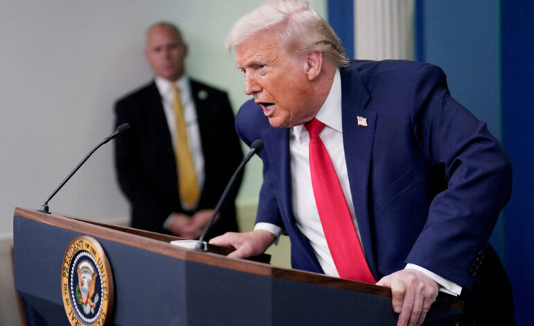 trump-chega-a-suica-para-discursar-em-davos-em-meio-a-tensao-com-europa