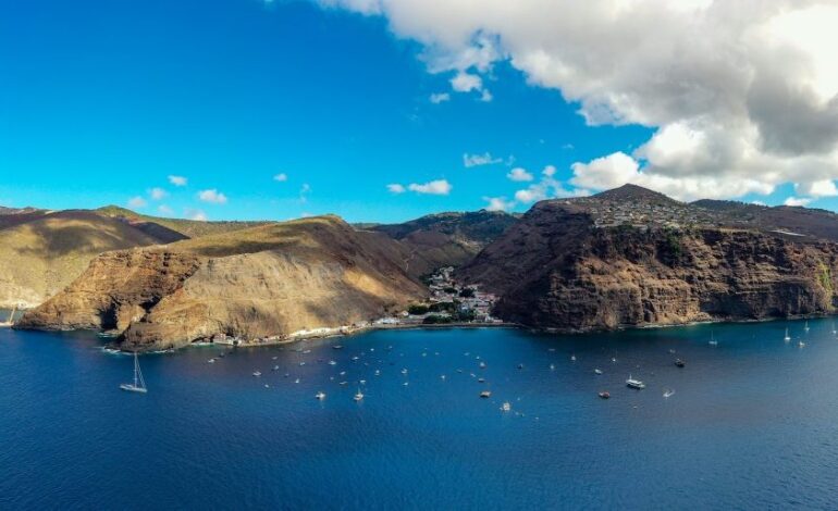 ilha-remota-no-atlantico-fecha-o-unico-aeroporto-por-falta-de-seguranca,-e-turistas-ficam-presos