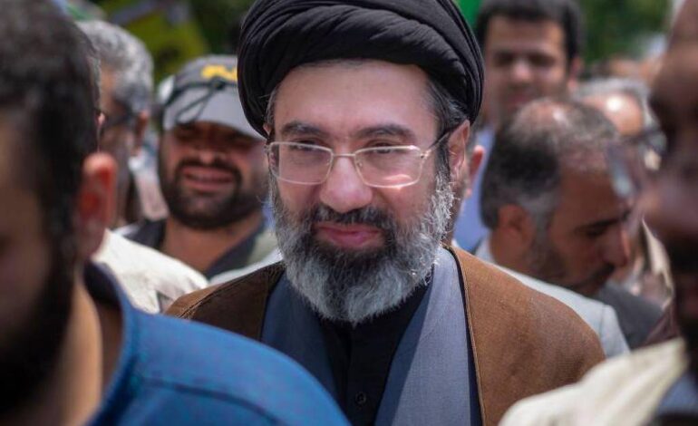 saiba-quem-e-o-filho-de-ali-khamenei-favorito-para-sucede-lo-como-novo-lider-supremo-do-ira