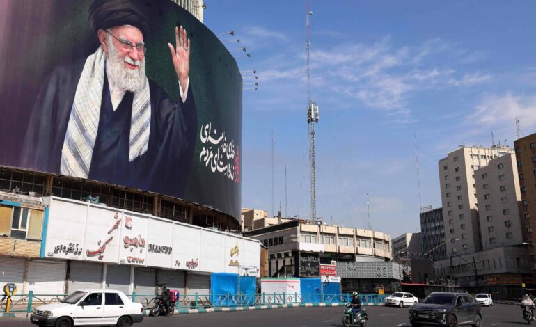 De filho de Khamenei a clérigo moderado, veja candidatos cotados para ser líder supremo do Irã