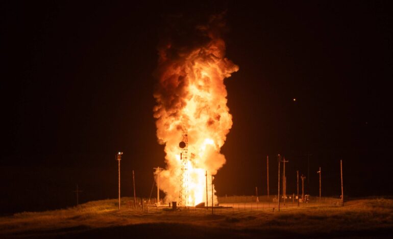 eua-testam-missil-nuclear-em-meio-a-guerra-no-ira;-veja-video