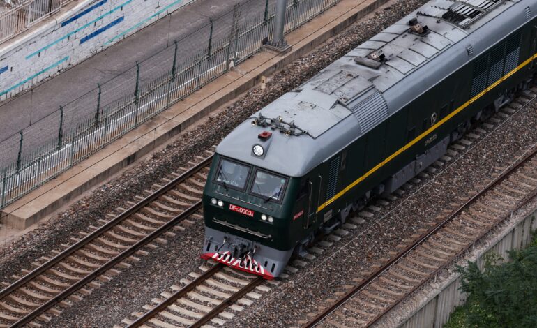 Trem entre China e Coreia do Norte volta após seis anos e tem passagens esgotadas