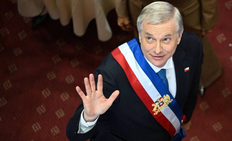 Com posse de Kast, governo mais à direita desde Pinochet tem início no Chile