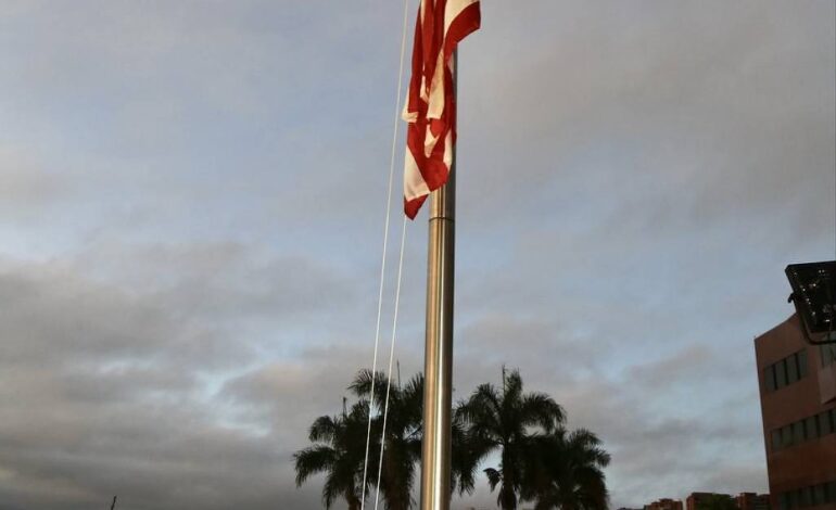 bandeira-americana-volta-a-ser-hasteada-em-embaixada-em-caracas-apos-7-anos