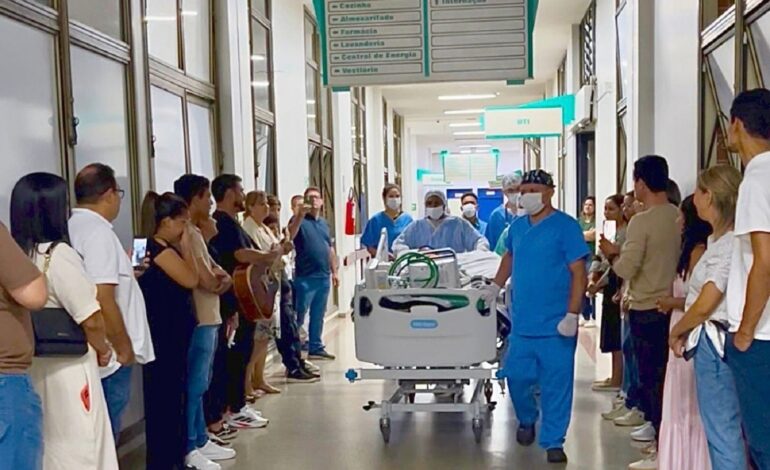 parentes-e-funcionarios-de-hospital-fazem-corredor-em-homenagem-a-doador-de-orgaos-em-palmas