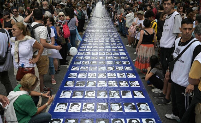 50-anos-apos-golpe-na-argentina,-milei-volta-a-relativizar-ditadura-e-faz-acusacoes-a-esquerda