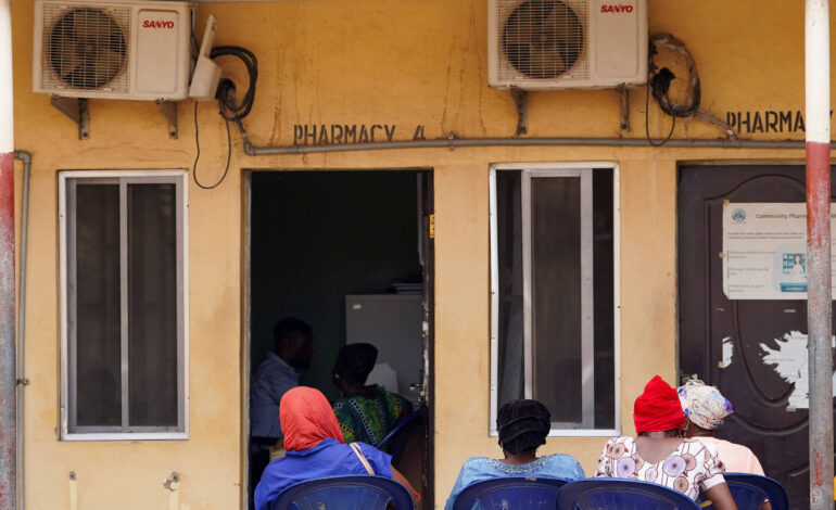 voluntarios-nigerianos-vao-de-casa-em-casa-para-tratar-pacientes-com-hiv-apos-cortes-de-trump