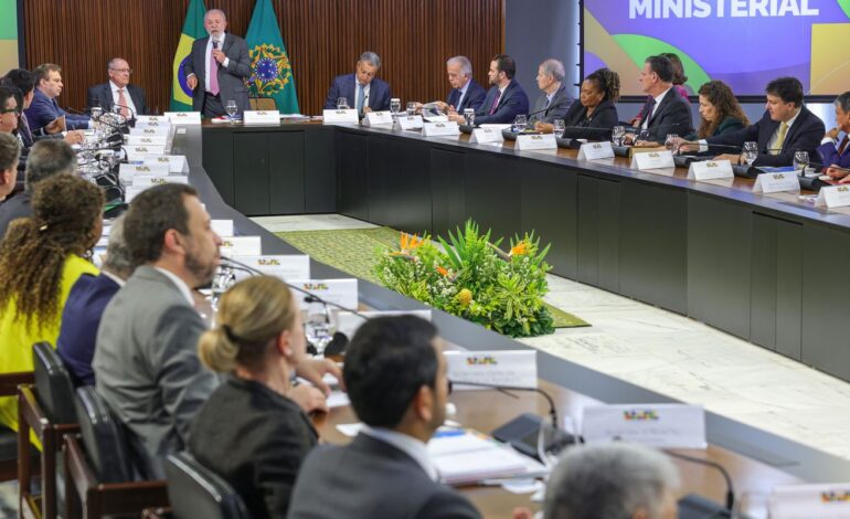 Saiba quais ministros deixam os cargos para disputar as eleições