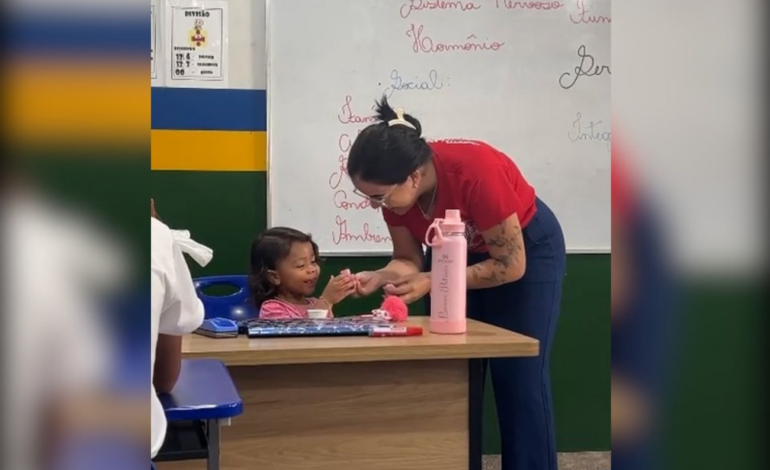 ‘grata-pelo-apoio’,-diz estudante-que-teve-ajuda-de-professora-para-cuidar-da-filha-durante-aula