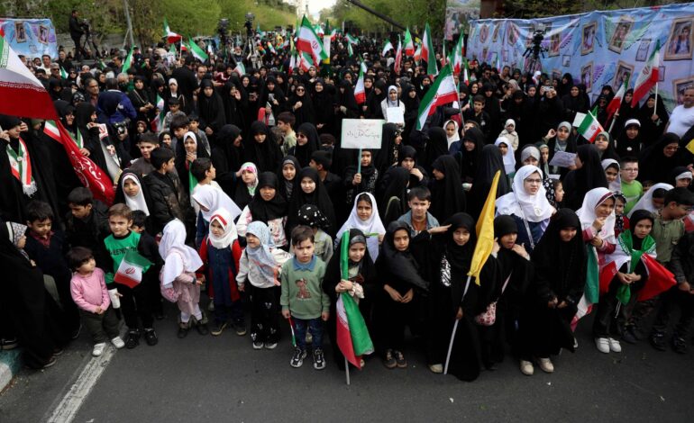 iranianos-fazem-correntes-humanas-ao-redor-de-usinas-de-energia;-veja-video