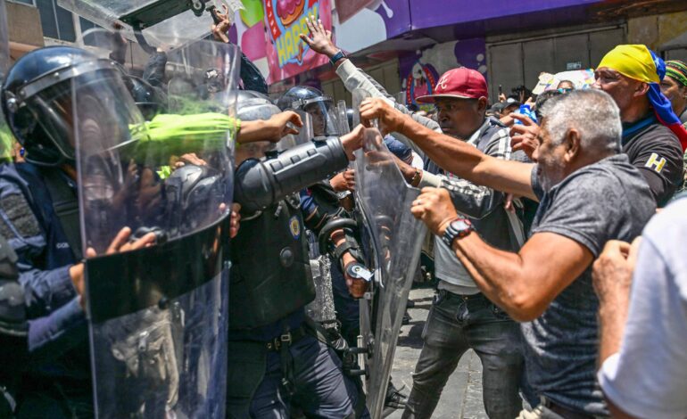 protesto-de-servidores-termina-em-confronto-com-a-policia-na-venezuela