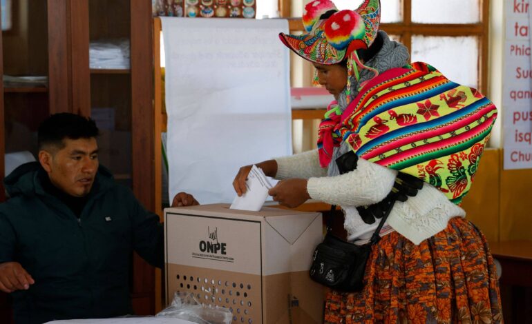 centros-de-votacao-fecham-com-atraso-em-eleicao-no-peru,-e-policia-investiga-orgao-eleitoral