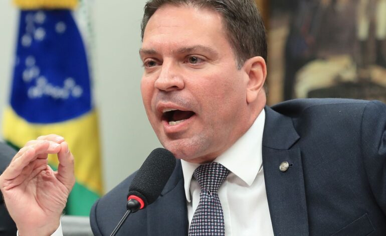 prisao-de-ramagem-e-fruto-da-cooperacao-entre-brasil-e-eua,-diz-pf