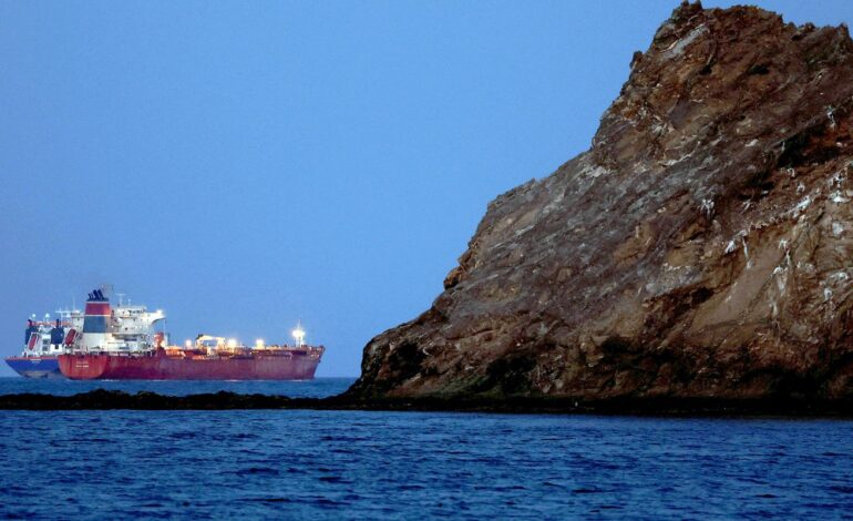 Iranianos ameaçam bloquear comércio marítimo após cerco naval dos EUA