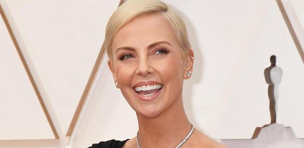 charlize-theron-relembra-quando-mae-matou-pai-em-casa:-‘salvou-minha-vida’