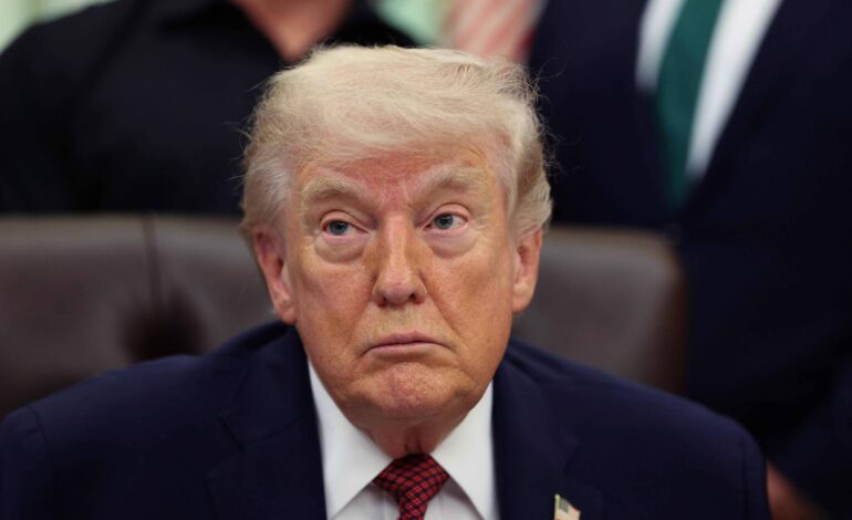 Aprovação de Trump segue em nível mais baixo em meio à guerra e ataques ao papa