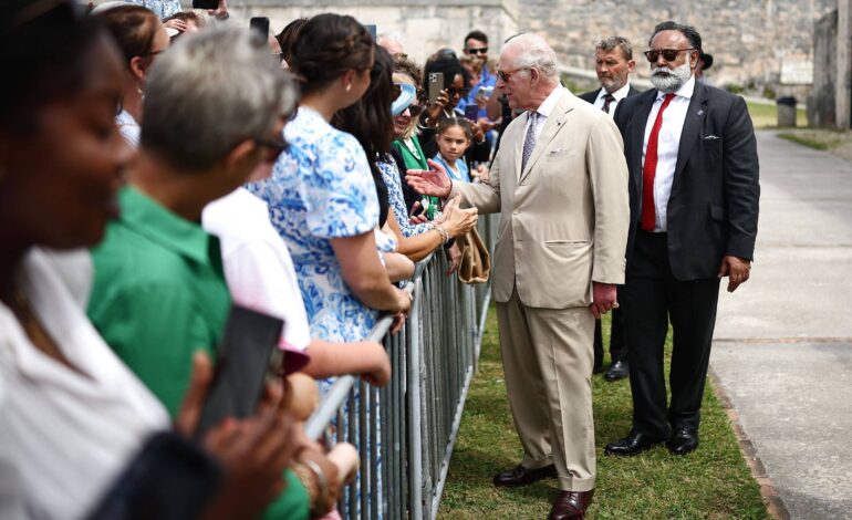 em-viagem-as-bermudas,-charles-3o-evita-comentar-tensao-entre-trump-e-premie-britanico