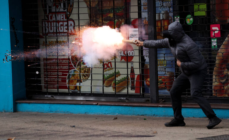dia-do-trabalho-no-mundo-tem-protestos-contra-trump-e-confrontos-na-turquia,-no-chile-e-na-franca