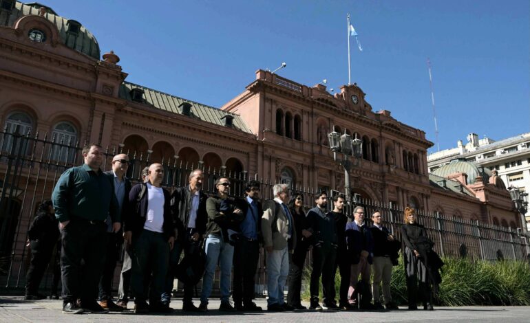 liberdade-de-imprensa-na-argentina-segue-em-queda-livre-sob-milei,-diz-ong