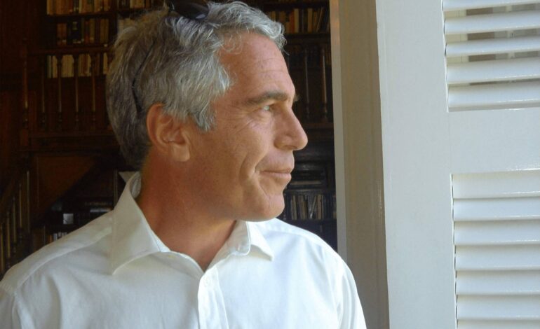 Carta de suicídio atribuída a Jeffrey Epstein está em sigilo na Justiça há quase sete anos