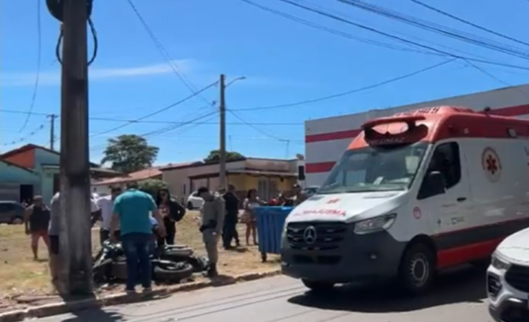 Motociclista morre após moto ser atingida na traseira por carro e bater em poste no Tocantins
