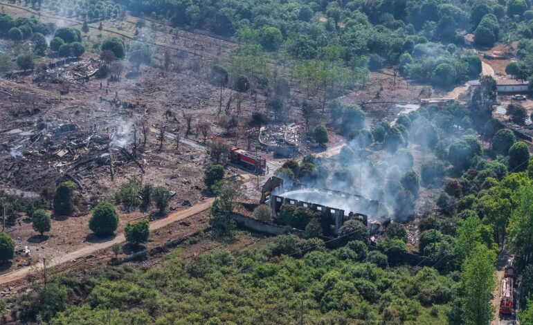 Número de mortos em explosão de fábrica de fogos na China sobe para 37